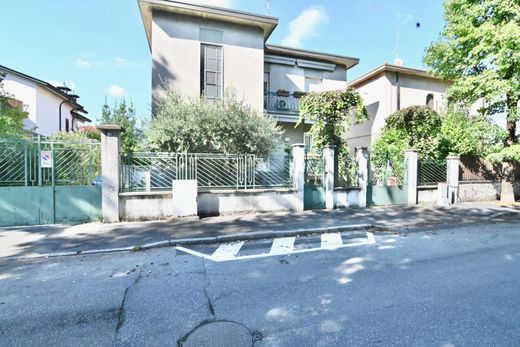 Villa in Cinisello Balsamo, Milan