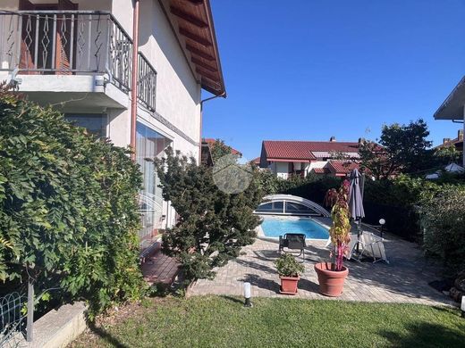 Villa in Rivalta di Torino, Turin