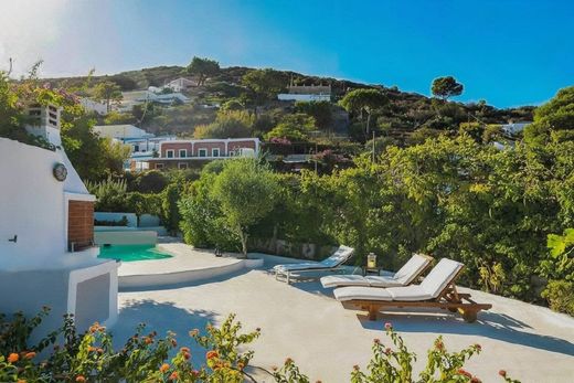 Willa w Ponza, Provincia di Latina