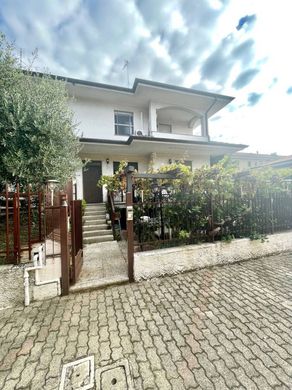 Villa a Cornaredo, Milano