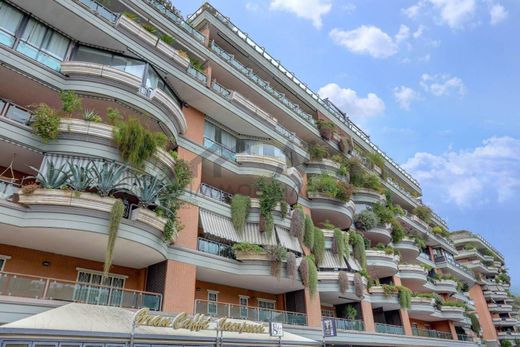 Apartment / Etagenwohnung in Rom, Latium