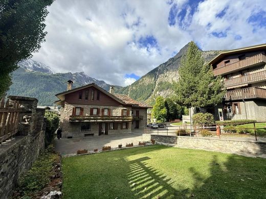 아파트 / Courmayeur, Valle d'Aosta