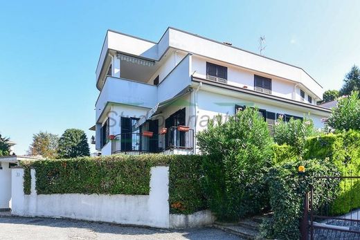 Villa a Besana in Brianza, Monza e Brianza