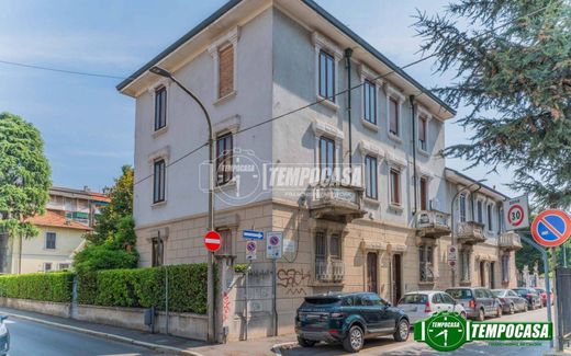 Luxury home in Bollate, Milan