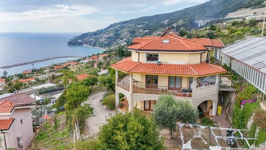 Villa à Ospedaletti, Provincia di Imperia