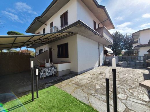 Reihenhaus in Pietrasanta, Provincia di Lucca