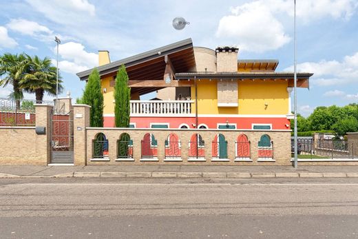 Villa in Viadana, Mantua