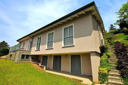 Villa à Oltrona di San Mamette, Côme