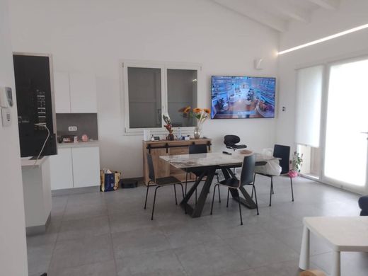 منزل مسطّب متراص ﻓﻲ Castelvetro di Modena, Provincia di Modena