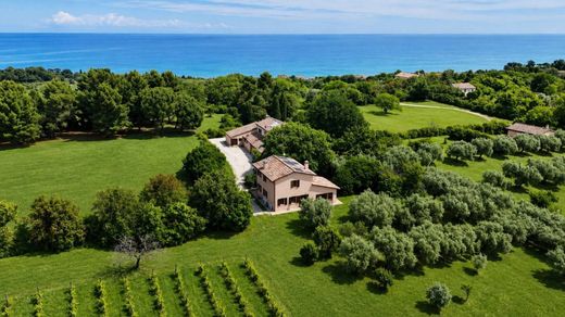 Villa Fano, Pesaro e Urbino ilçesinde