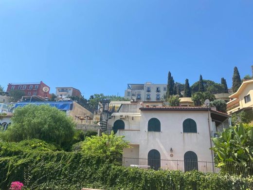 Willa w Taormina, Messina