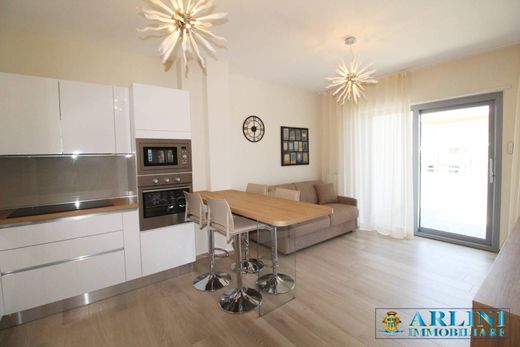 Apartment / Etagenwohnung in Silvi, Provincia di Teramo