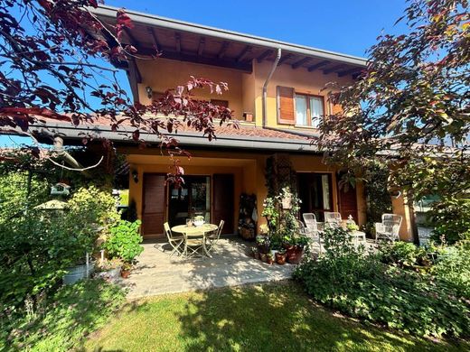 Villa in Capiago-Intimiano-Olmeda, Provincia di Como