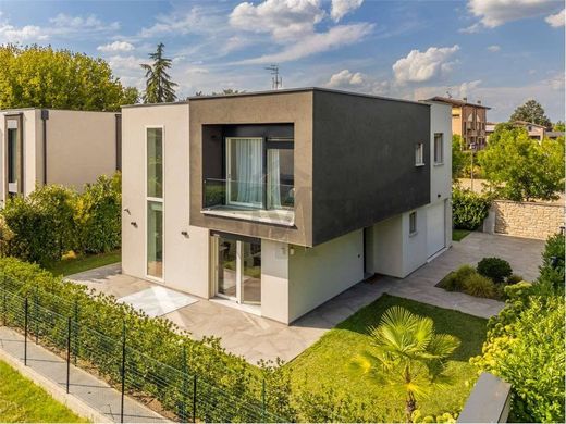 Villa in Reggio nell'Emilia, Provincia di Reggio Emilia