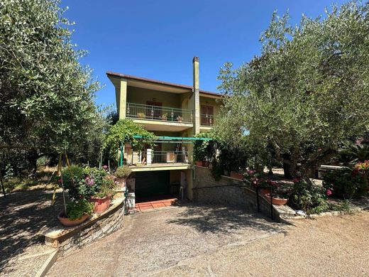 ‏וילה ב  רומא, Lazio