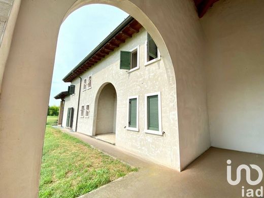 Villa in Ponti sul Mincio, Provincia di Mantova