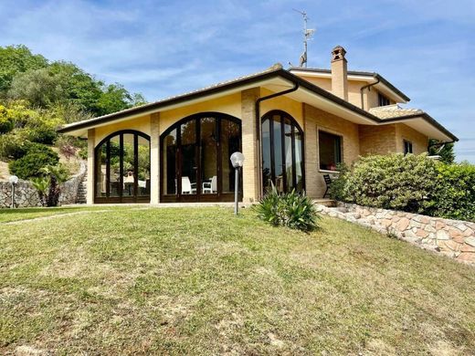Villa in Acquaviva Picena, Provincia di Ascoli Piceno