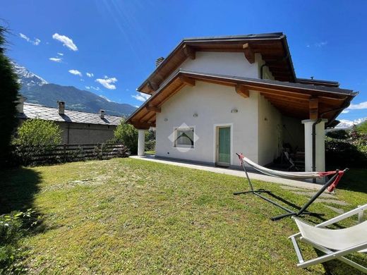 Villetta a Schiera a Aosta, Valle d’Aosta