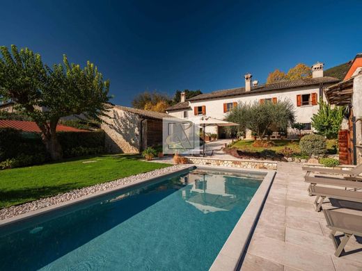 Villa in Caprino Veronese, Provincia di Verona
