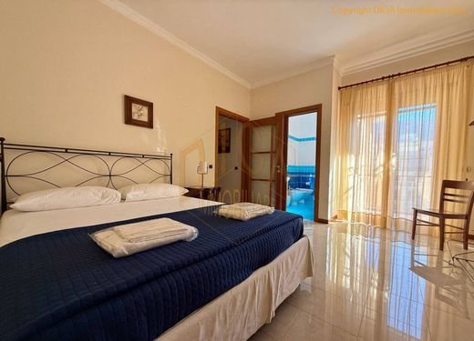 Penthouse Sorrento, Napoli ilçesinde