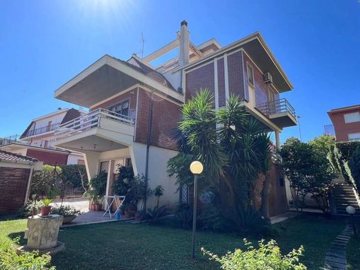 Villa a Civitavecchia, Roma