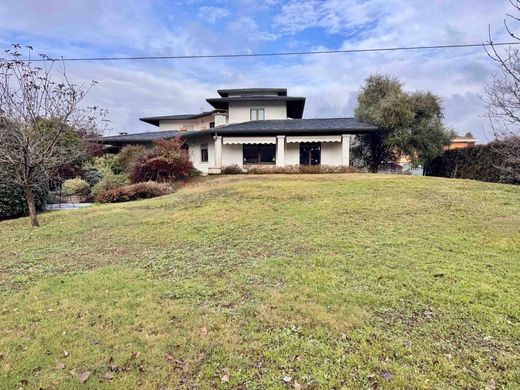 Villa in Oleggio, Provincia di Novara