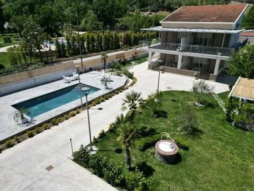 Villa Agropoli, Salerno ilçesinde