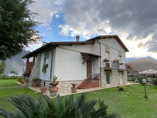 Villa a Massa, Massa-Carrara