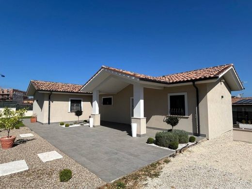 Villa in San Cesareo, Rome