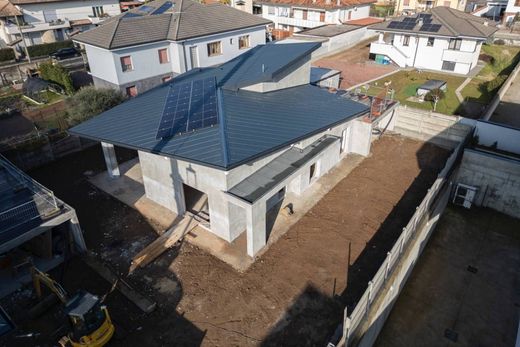 Villa in Magnago, Milan