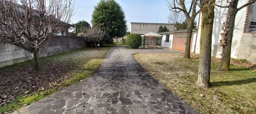 Luxury home in Casorezzo, Milan