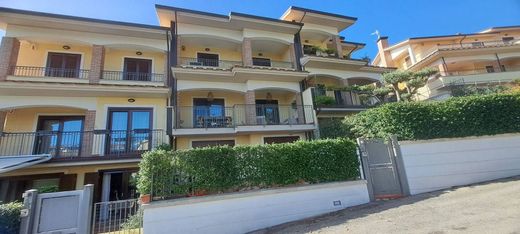 Rijtjeshuis in Formia, Provincia di Latina