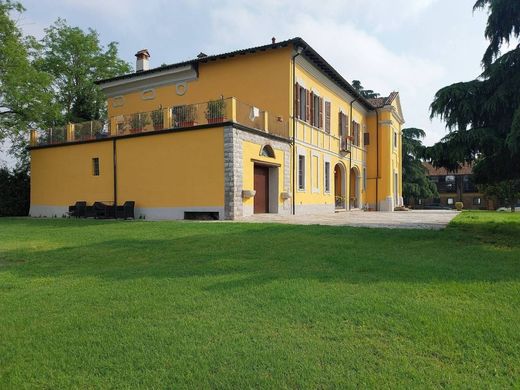 Villa en San Colombano al Lambro, Milán