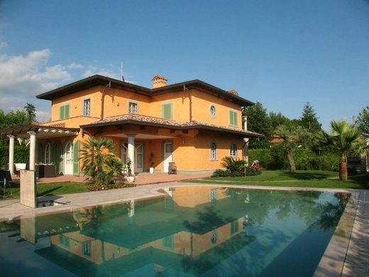 Villa a Forte dei Marmi, Lucca