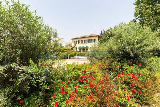 Villa Paderno d'Adda, Lecco ilçesinde