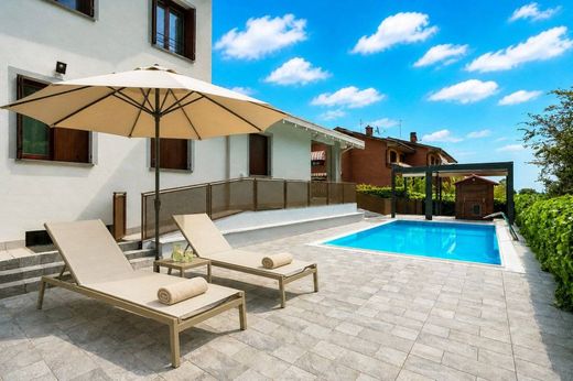 Villa in Chignolo d'Isola, Provincia di Bergamo