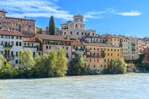 Daire Bassano del Grappa, Vicenza ilçesinde