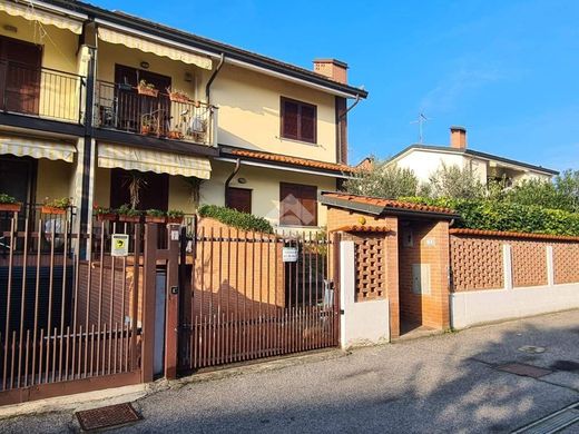 Villa in San Giuliano Milanese, Città metropolitana di Milano