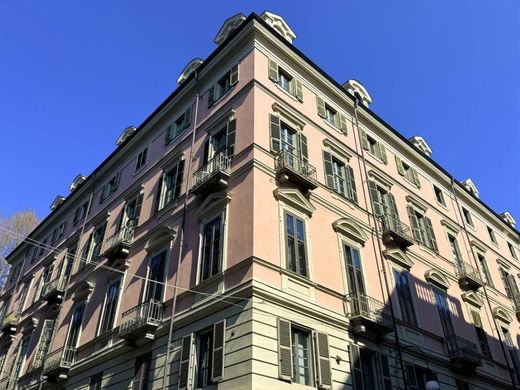 Apartment / Etagenwohnung in Turin, Piemont