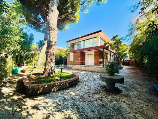 Villa in Santa Marinella, Rome