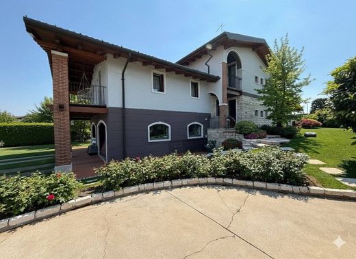 منزل ﻓﻲ Thiene, Provincia di Vicenza