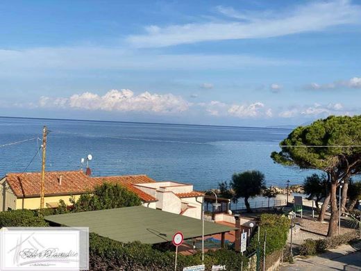 Casa di lusso a Marciana, Livorno