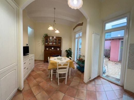 Вилла, Виареджио, Provincia di Lucca