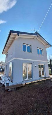 Villa in Parabiago, Milan