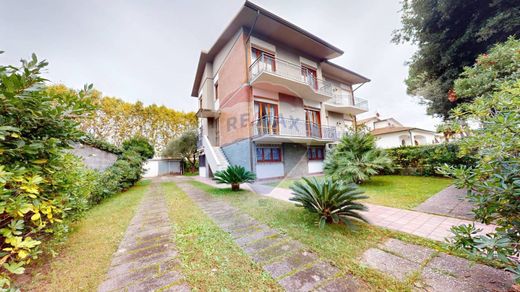 Villa à Camaiore, Lucques