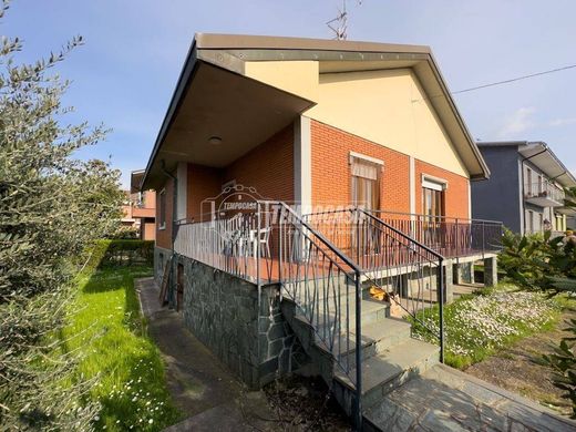 Villa in Bollate, Milan