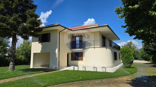 Villa in Sulmona, Provincia dell' Aquila