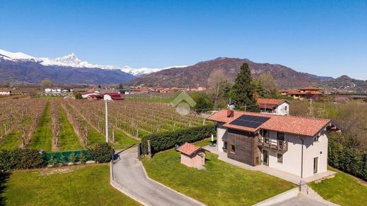 Villa in Revello, Provincia di Cuneo