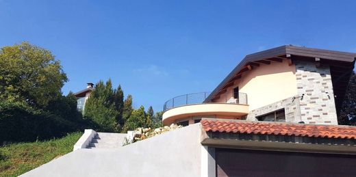Willa w Lurago d'Erba, Provincia di Como
