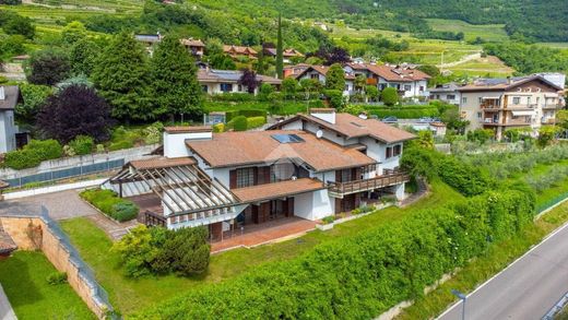 Villa in Isera, Trento